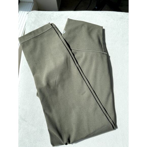 Lululemon Wunder Under Crop (Hi-Rise) Luxtreme 21" Size: 4 - Picture 5 of 7